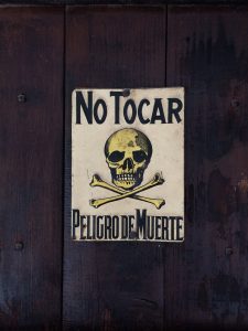 Ne pas frapper, sous peine de mort